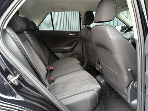 Volkswagen T-Roc 1.5 TSI Life Edition | IQ Light | Navi | Stoelverw. | Trekhaak afnb. | Prijs Rijklaar!! ActivLease financial lease