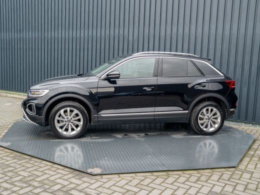 Volkswagen T-Roc 1.5 TSI Life Edition | IQ Light | Navi | Stoelverw. | Trekhaak afnb. | Prijs Rijklaar!! ActivLease financial lease