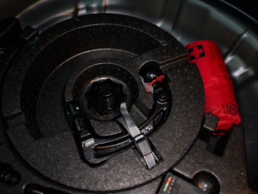 Volkswagen T-Roc 1.5 TSI Life Edition | IQ Light | Navi | Stoelverw. | Trekhaak afnb. | Prijs Rijklaar!! ActivLease financial lease