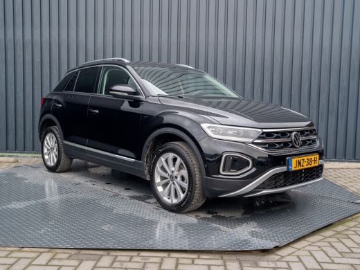 Volkswagen T-Roc 1.5 TSI Life Edition | IQ Light | Navi | Stoelverw. | Trekhaak afnb. | Prijs Rijklaar!! ActivLease financial lease