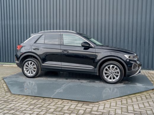 Volkswagen T-Roc 1.5 TSI Life Edition | IQ Light | Navi | Stoelverw. | Trekhaak afnb. | Prijs Rijklaar!! ActivLease financial lease