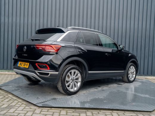 Volkswagen T-Roc 1.5 TSI Life Edition | IQ Light | Navi | Stoelverw. | Trekhaak afnb. | Prijs Rijklaar!! ActivLease financial lease