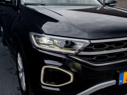 Volkswagen T-Roc 1.5 TSI Life Edition | IQ Light | Navi | Stoelverw. | Trekhaak afnb. | Prijs Rijklaar!! ActivLease financial lease