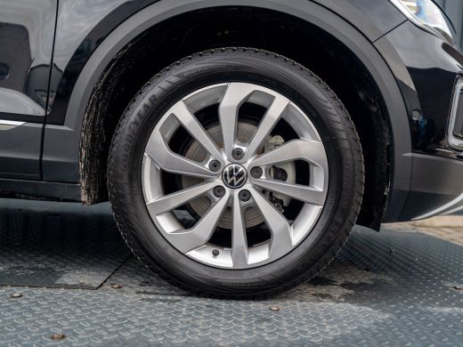 Volkswagen T-Roc 1.5 TSI Life Edition | IQ Light | Navi | Stoelverw. | Trekhaak afnb. | Prijs Rijklaar!! ActivLease financial lease