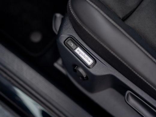 Volkswagen T-Roc 1.5 TSI Life Edition | IQ Light | Navi | Stoelverw. | Trekhaak afnb. | Prijs Rijklaar!! ActivLease financial lease