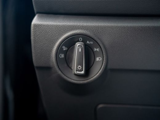 Volkswagen T-Roc 1.5 TSI Life Edition | IQ Light | Navi | Stoelverw. | Trekhaak afnb. | Prijs Rijklaar!! ActivLease financial lease