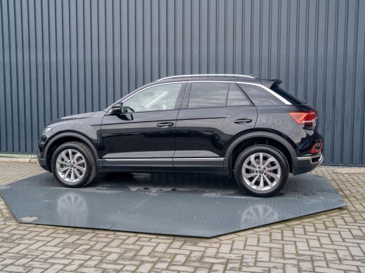Volkswagen T-Roc 1.5 TSI Life Edition | IQ Light | Navi | Stoelverw. | Trekhaak afnb. | Prijs Rijklaar!! ActivLease financial lease