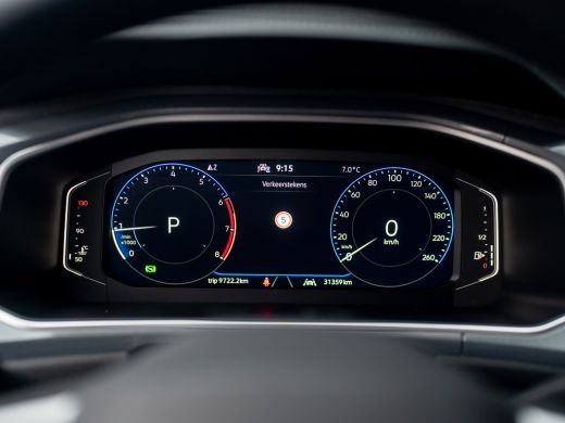 Volkswagen T-Roc 1.5 TSI Life Edition | IQ Light | Navi | Stoelverw. | Trekhaak afnb. | Prijs Rijklaar!! ActivLease financial lease