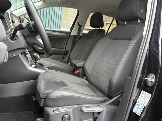 Volkswagen T-Roc 1.5 TSI Life Edition | IQ Light | Navi | Stoelverw. | Trekhaak afnb. | Prijs Rijklaar!! ActivLease financial lease