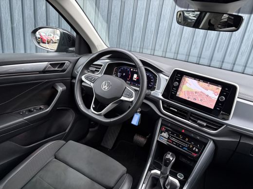 Volkswagen T-Roc 1.5 TSI Life Edition | IQ Light | Navi | Stoelverw. | Trekhaak afnb. | Prijs Rijklaar!! ActivLease financial lease