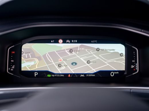 Volkswagen T-Roc 1.5 TSI Life Edition | IQ Light | Navi | Stoelverw. | Trekhaak afnb. | Prijs Rijklaar!! ActivLease financial lease