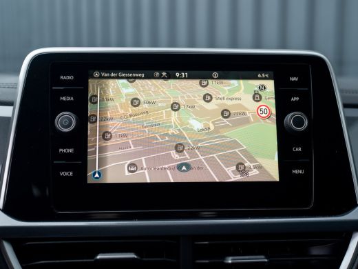 Volkswagen T-Roc 1.5 TSI Life Edition | IQ Light | Trekhaak afnb. | Navi | Stoelverw. | Prijs Rijklaar!! ActivLease financial lease