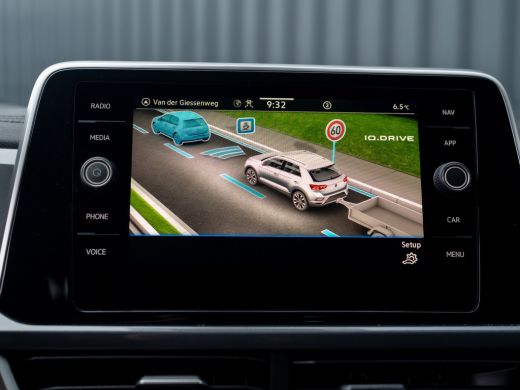 Volkswagen T-Roc 1.5 TSI Life Edition | IQ Light | Trekhaak afnb. | Navi | Stoelverw. | Prijs Rijklaar!! ActivLease financial lease