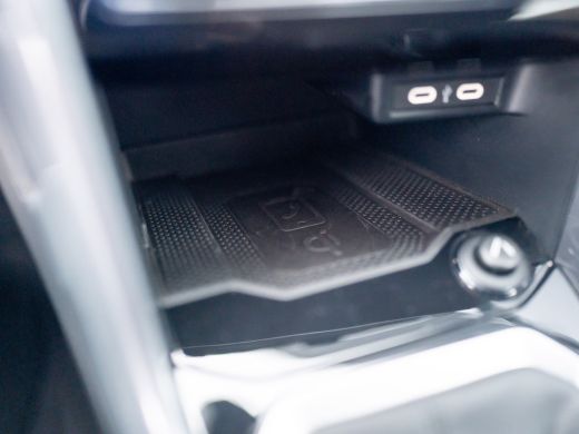 Volkswagen T-Roc 1.5 TSI Life Edition | IQ Light | Trekhaak afnb. | Navi | Stoelverw. | Prijs Rijklaar!! ActivLease financial lease