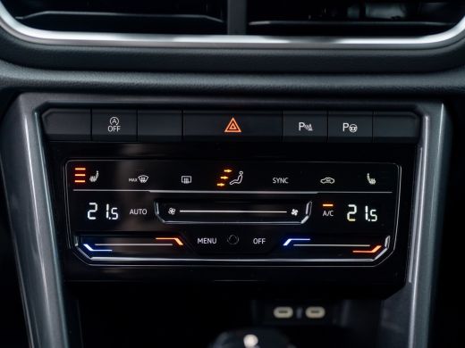 Volkswagen T-Roc 1.5 TSI Life Edition | IQ Light | Trekhaak afnb. | Navi | Stoelverw. | Prijs Rijklaar!! ActivLease financial lease