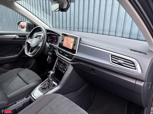 Volkswagen T-Roc 1.5 TSI Life Edition | IQ Light | Trekhaak afnb. | Navi | Stoelverw. | Prijs Rijklaar!! ActivLease financial lease