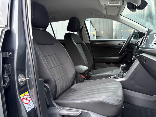 Volkswagen T-Roc 1.5 TSI Life Edition | IQ Light | Trekhaak afnb. | Navi | Stoelverw. | Prijs Rijklaar!! ActivLease financial lease