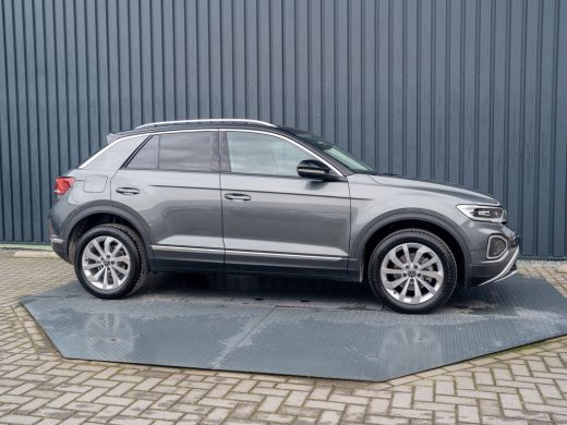 Volkswagen T-Roc 1.5 TSI Life Edition | IQ Light | Trekhaak afnb. | Navi | Stoelverw. | Prijs Rijklaar!! ActivLease financial lease