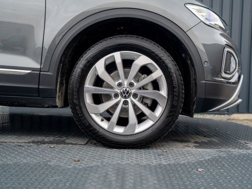 Volkswagen T-Roc 1.5 TSI Life Edition | IQ Light | Trekhaak afnb. | Navi | Stoelverw. | Prijs Rijklaar!! ActivLease financial lease
