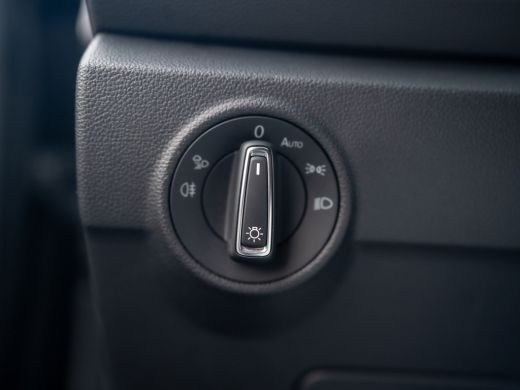 Volkswagen T-Roc 1.5 TSI Life Edition | IQ Light | Trekhaak afnb. | Navi | Stoelverw. | Prijs Rijklaar!! ActivLease financial lease