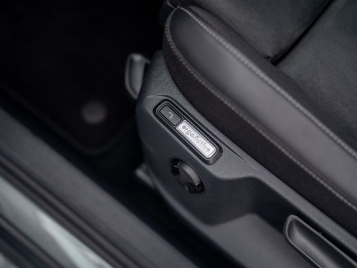 Volkswagen T-Roc 1.5 TSI Life Edition | IQ Light | Trekhaak afnb. | Navi | Stoelverw. | Prijs Rijklaar!! ActivLease financial lease