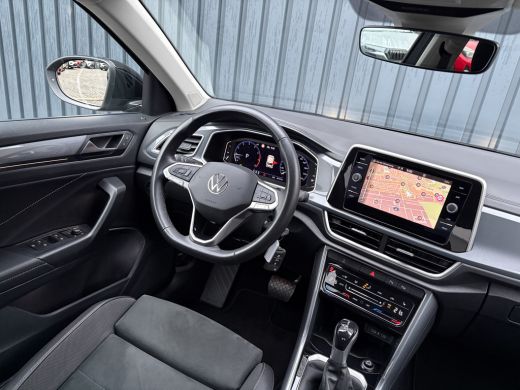 Volkswagen T-Roc 1.5 TSI Life Edition | IQ Light | Trekhaak afnb. | Navi | Stoelverw. | Prijs Rijklaar!! ActivLease financial lease