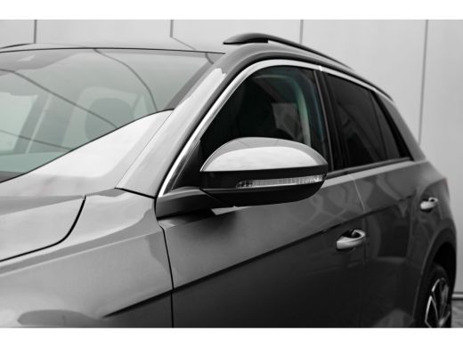 Volkswagen T-Roc Life Edition Inclusief &euro;2000,- inruilvoordeel | 'App-Connect' draadloze smartphone integratie | B... ActivLease financial lease