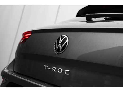 Volkswagen T-Roc Life Edition Inclusief &euro;2000,- inruilvoordeel | 'App-Connect' draadloze smartphone integratie | B... ActivLease financial lease