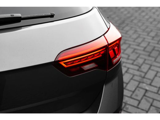 Volkswagen T-Roc Life Edition Inclusief &euro;2000,- inruilvoordeel | 'App-Connect' draadloze smartphone integratie | B... ActivLease financial lease