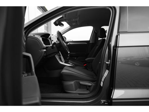 Volkswagen T-Roc Life Edition Inclusief &euro;2000,- inruilvoordeel | 'App-Connect' draadloze smartphone integratie | B... ActivLease financial lease