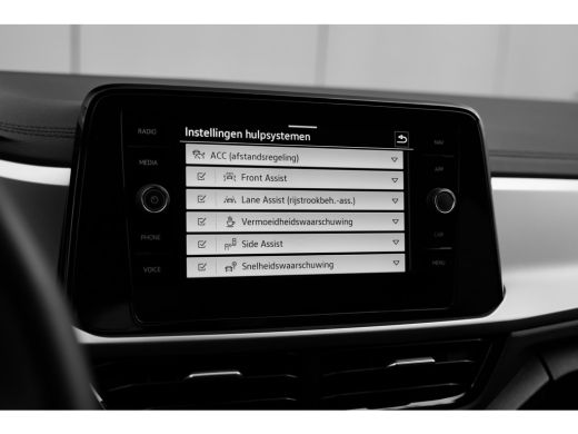 Volkswagen T-Roc Life Edition Inclusief &euro;2000,- inruilvoordeel | 'App-Connect' draadloze smartphone integratie | B... ActivLease financial lease