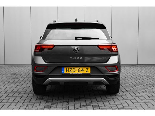 Volkswagen T-Roc Life Edition Inclusief &euro;2000,- inruilvoordeel | 'App-Connect' draadloze smartphone integratie | B... ActivLease financial lease