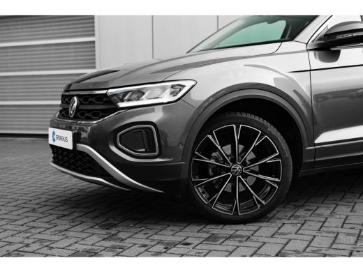 Volkswagen T-Roc Life Edition Inclusief &euro;2000,- inruilvoordeel | 'App-Connect' draadloze smartphone integratie | B... ActivLease financial lease