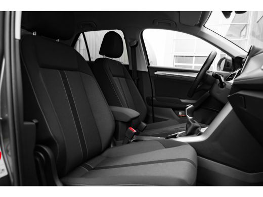 Volkswagen T-Roc Life Edition Inclusief &euro;2000,- inruilvoordeel | 'App-Connect' draadloze smartphone integratie | B... ActivLease financial lease