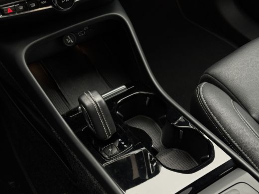 Volvo  XC40 Recharge P8 AWD R-Design | Soh 94% | Pano | 360 camera | Leder | Trekhaak | Warmtepomp | ActivLease financial lease