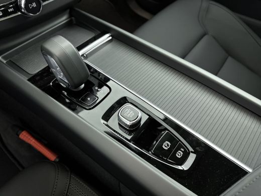 Volvo  XC60 T6 Plug-in hybrid Essential | Climate-Pack | Stoel en Stuurverwarming | Driving Assistant | PDC +... ActivLease financial lease