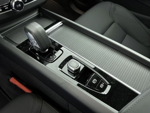 Volvo  XC60 T6 Plug-in hybrid Essential | Climate-Pack | Stoel en Stuurverwarming | Driving Assistant | PDC +... ActivLease financial lease