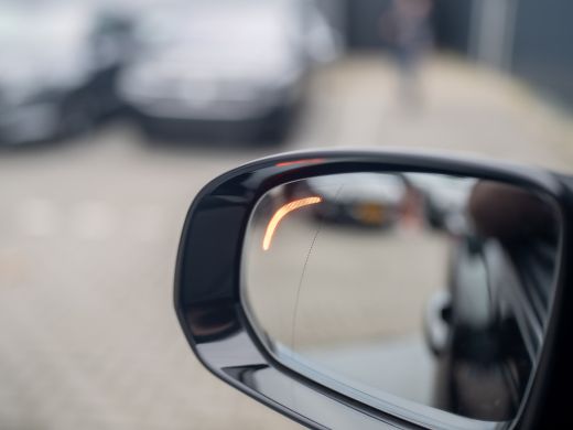 Volvo  XC60 2.0 T6 Plug-in hybrid AWD Ultra Black Edition Prijs Rijklaar!! ActivLease financial lease