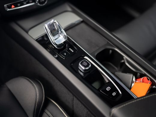 Volvo  XC60 2.0 T6 Plug-in hybrid AWD Ultra Black Edition Prijs Rijklaar!! ActivLease financial lease