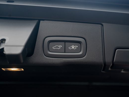 Volvo  XC60 2.0 T6 Plug-in hybrid AWD Ultra Black Edition Prijs Rijklaar!! ActivLease financial lease