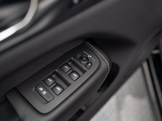 Volvo  XC60 2.0 T6 Plug-in hybrid AWD Ultra Black Edition Prijs Rijklaar!! ActivLease financial lease