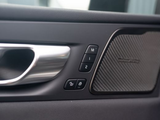 Volvo  XC60 2.0 T6 Plug-in hybrid AWD Ultra Black Edition Prijs Rijklaar!! ActivLease financial lease