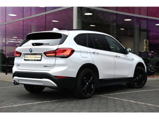 BMW X1 xDrive25e High Executive Automaat / Panoramadak / Achteruitrijcamera / Comfort Access / LED / Hea...