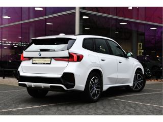BMW X1 xDrive25e M Sport Automaat / Trekhaak / Sportstoelen / Achteruitrijcamera / M Adaptief onderstel ...