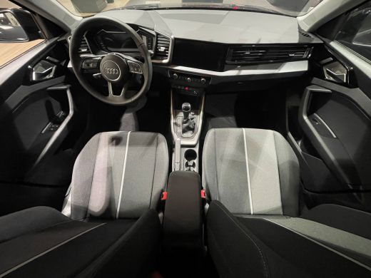 Audi A1 Sportback Sportback 25 TFSI Advanced edition Zwart dak | PDC voor & achter | 2 zone airco | 17 inch | ActivLease financial lease