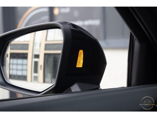 Audi Q3 45 TFSI e S edition PANO ELEKTR. STOEL CAMERA SFEER Sline ActivLease financial lease