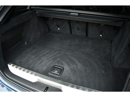 BMW 3 Serie Touring 330e M-Sport LCI-2 Pano Trekh ACC H/K 360 HUD 19inch ActivLease financial lease