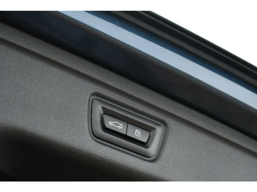 BMW 3 Serie Touring 330e M-Sport LCI-2 Pano Trekh ACC H/K 360 HUD 19inch ActivLease financial lease