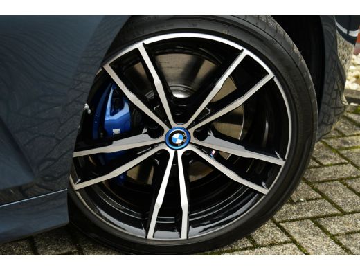 BMW 3 Serie Touring 330e M-Sport LCI-2 Pano Trekh ACC H/K 360 HUD 19inch ActivLease financial lease