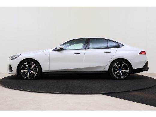 BMW i5 eDrive40 M Sport / Stoelventilatie / Bowers & Wilkins / M Sportonderstel / Comfort Access / Adapt... ActivLease financial lease